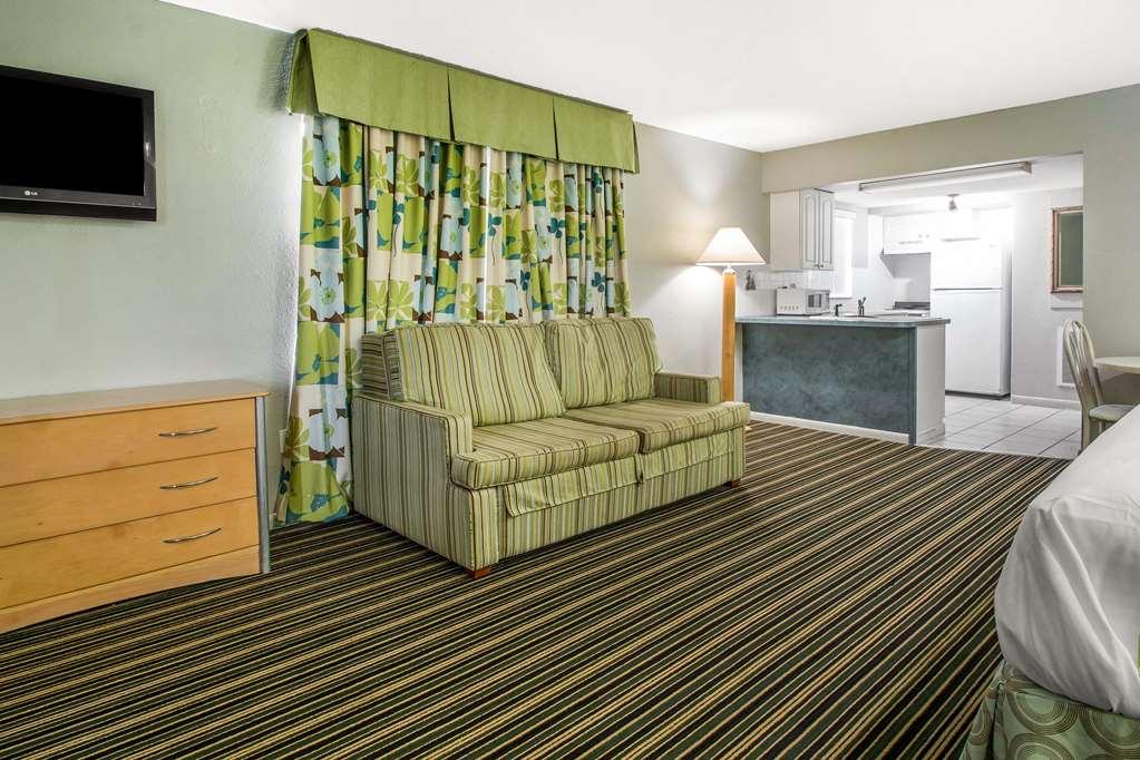Rodeway Inn & Suites Winter Haven Chain Of Lakes Pokoj fotografie