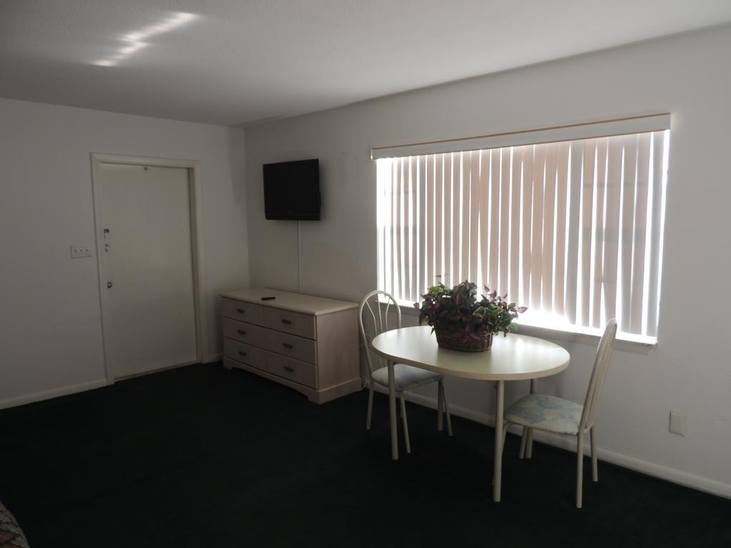 Rodeway Inn & Suites Winter Haven Chain Of Lakes Pokoj fotografie