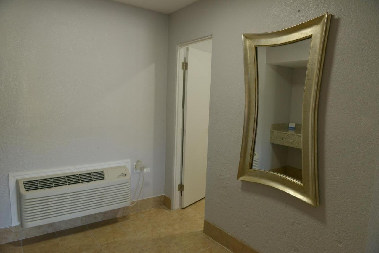 Rodeway Inn & Suites Winter Haven Chain Of Lakes Exteriér fotografie