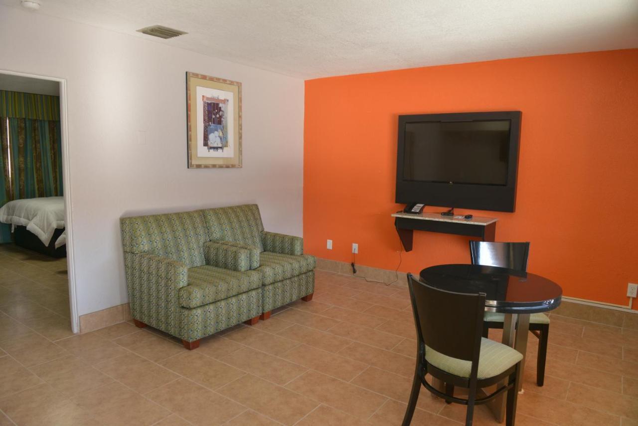 Rodeway Inn & Suites Winter Haven Chain Of Lakes Exteriér fotografie